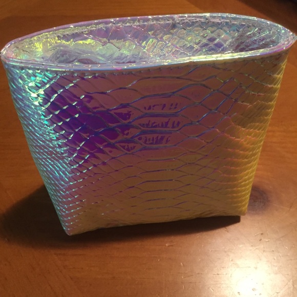 Iridescent Makeup Bag 💋💄👄 - Picture 3 of 8